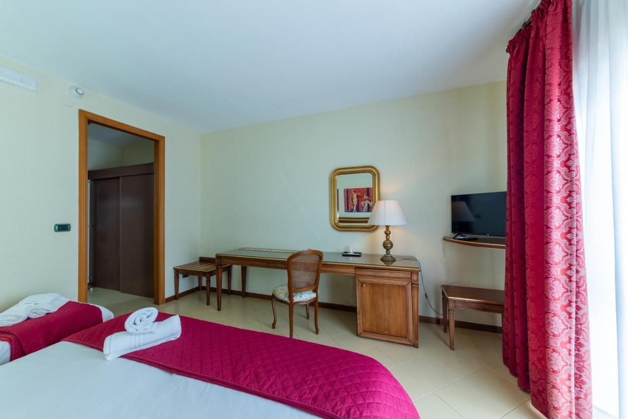 Hotel Sakura ตอร์เรเดลเกรโค ภายนอก รูปภาพ